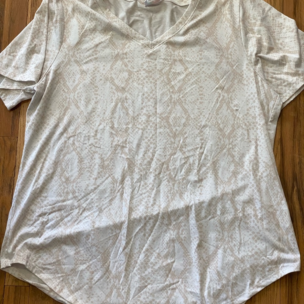 LulaRoe Iris. Snake skin design. Tunic